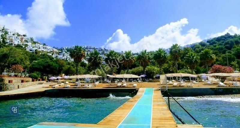 Bodrum Peksimet Satılık Villa Site İçerisinde Denize 100 Metre 3+1 Satılık Tribleks Villa