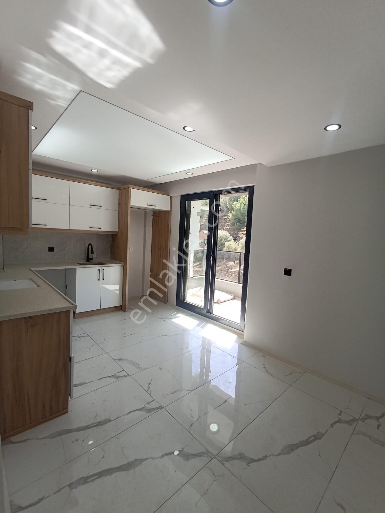 Salihli Sağlık Satılık Daire  SAGLIK MAH 3+1 SATILIK DAİRE 