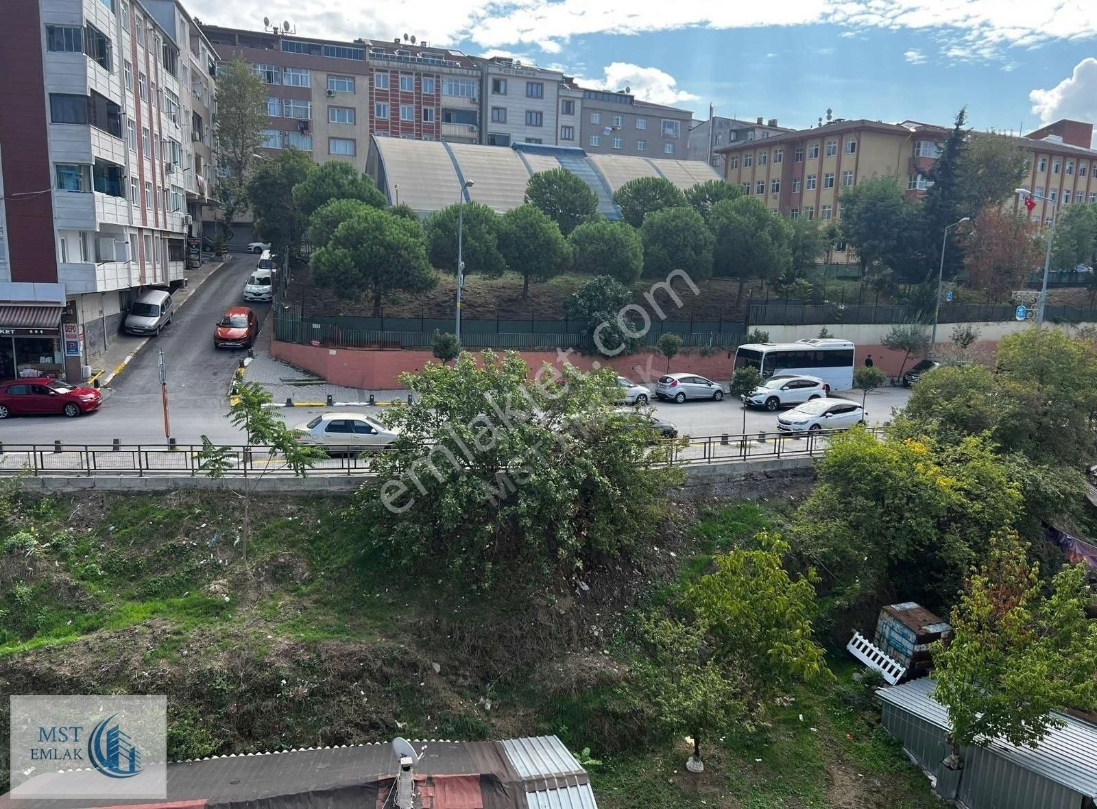 Eyüpsultan Akşemsettin Kiralık Daire MST EMLAKTAN GİRNE CADDESİNDE 4+1 KİRALIK DAİRE