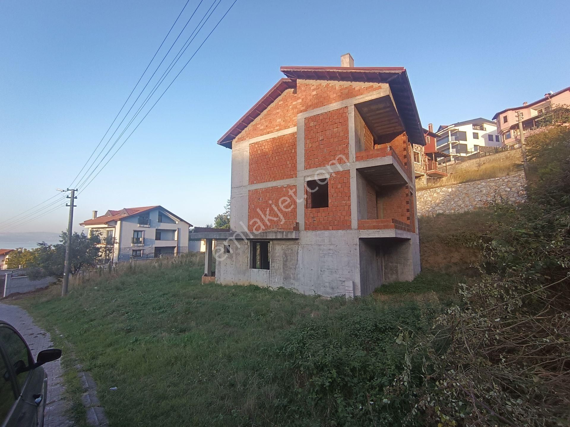 Karamürsel Kayacık Satılık Villa Engindeniz Emlak'tan 700m2 Arsa İçinde Deniz Ve Doğa Manzaralı Triplex Villa