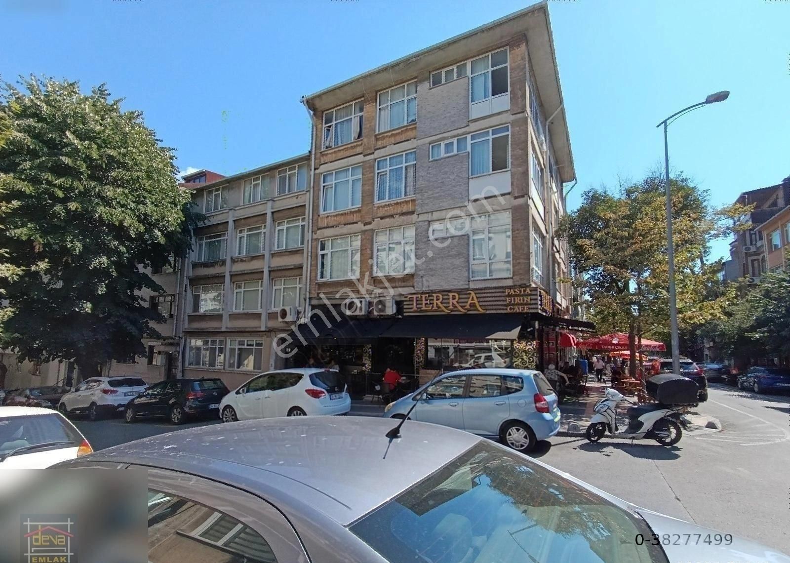 Üsküdar Selimiye Satılık Daire DEVADAN SELİMİYEDE ÇİFT CEPHELİ BALKONLU FERAH BAKIMLI 2+1 3.KAT