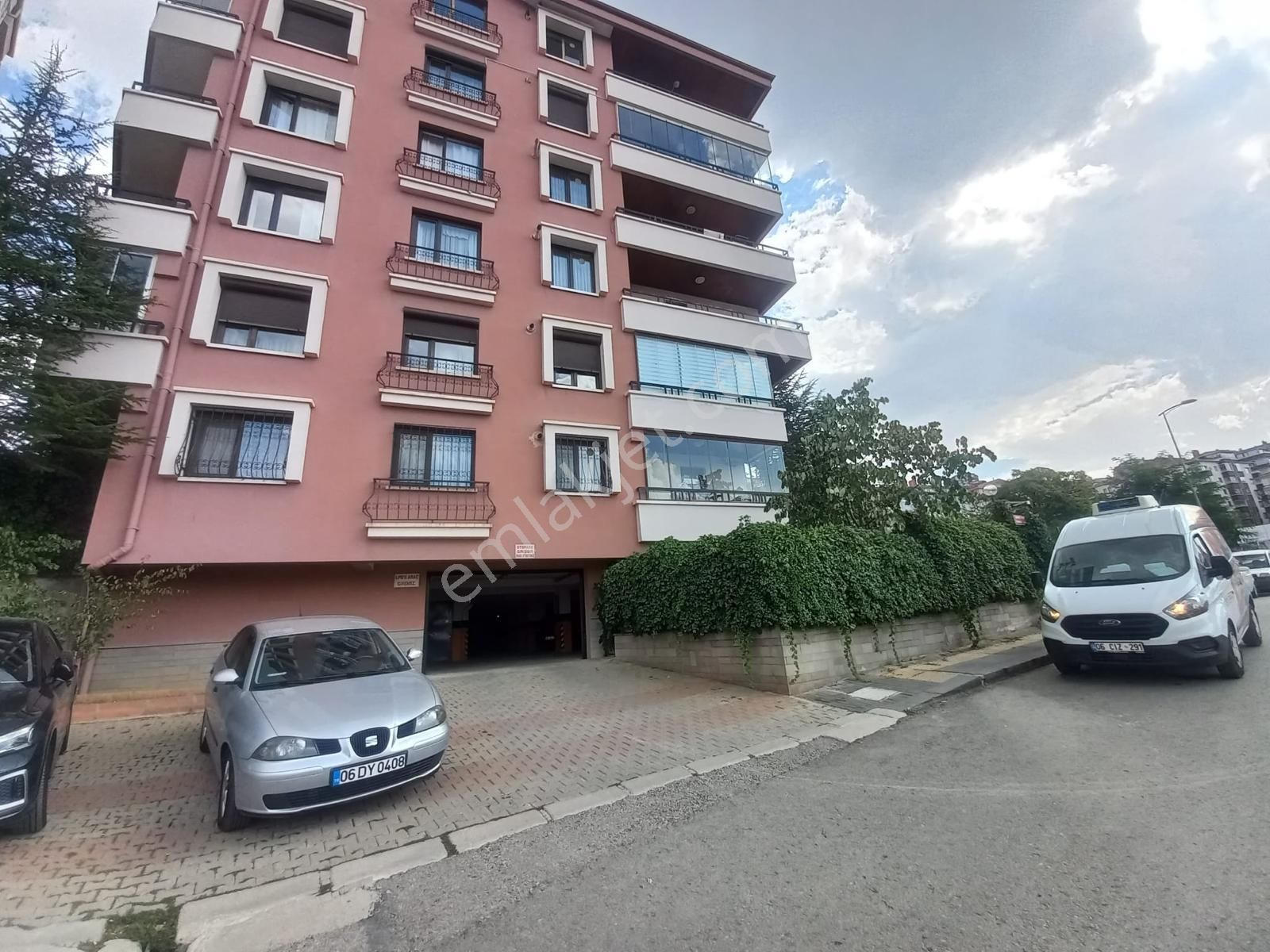 Çankaya Akpınar Satılık Daire  ANADOLU'DAN DİKMEN DE HATCA ANA SİTESİNDE  ULTRA LÜX YAPILI ORMAN MANZARALI 4+1 165M2