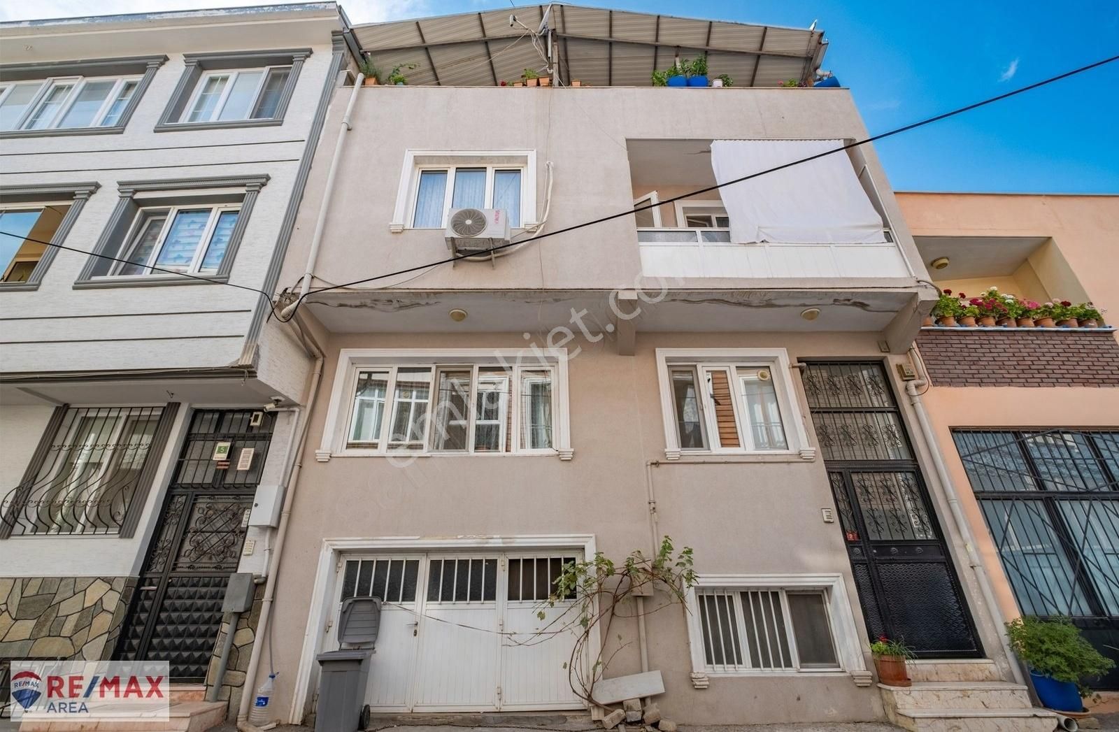 Nilüfer Karaman Satılık Bina Remax Area dan Merkezi Konumda Satılık Teraslı 3 Katlı Bina