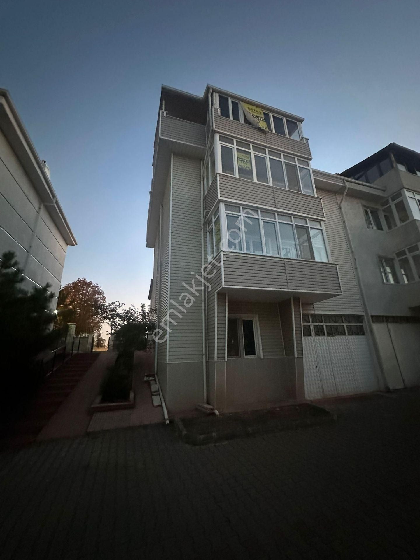 Odunpazarı Çankaya Satılık Villa  SM021-ÇANKAYA MAH 4+2 350M2 BAKIMLI VİLLA