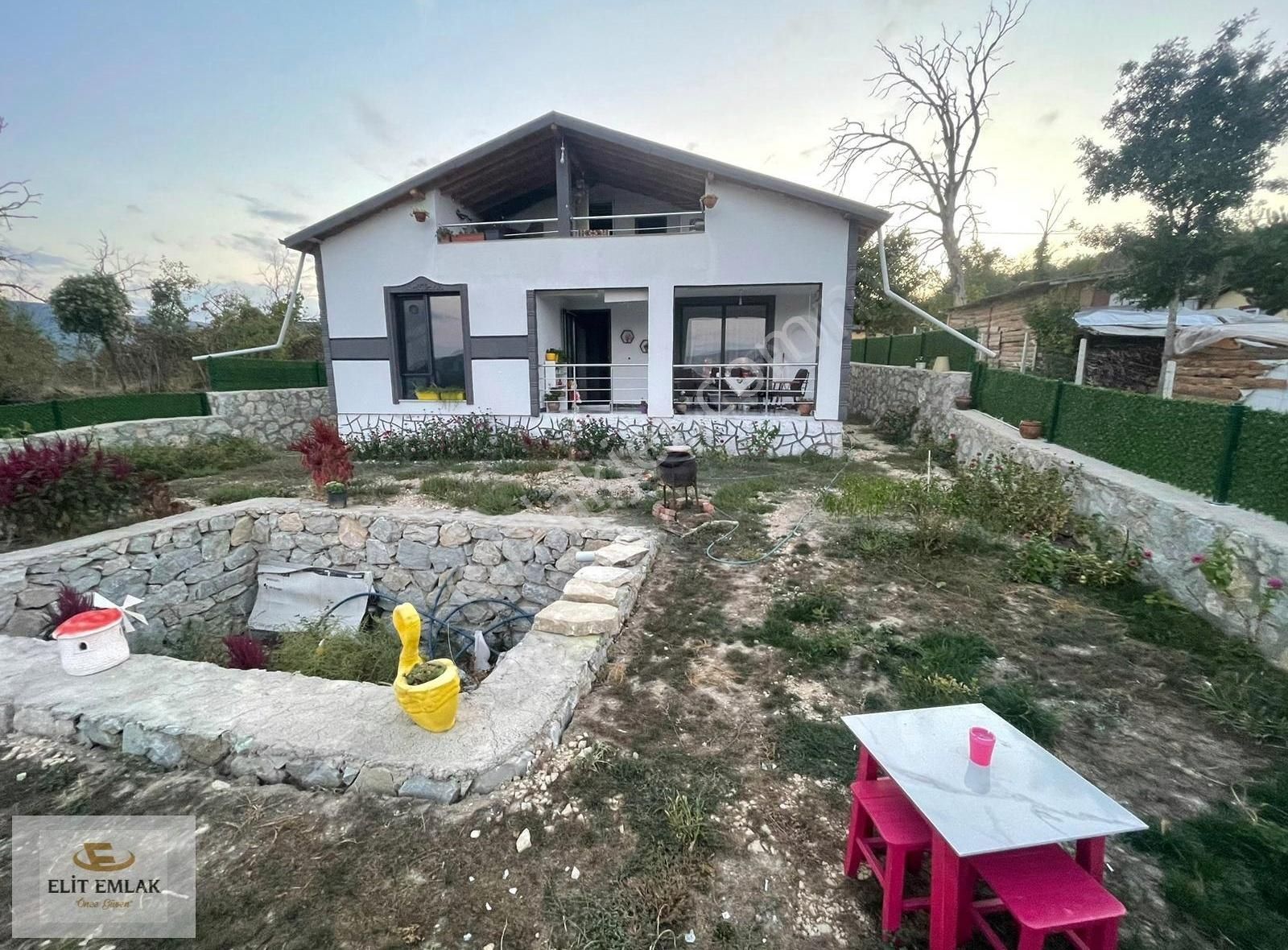 Safranbolu Yazıköy Köyü (Yukarı) Satılık Villa Karabük Safranbolu'da Yazıköy'de İçi Yapılı Villa