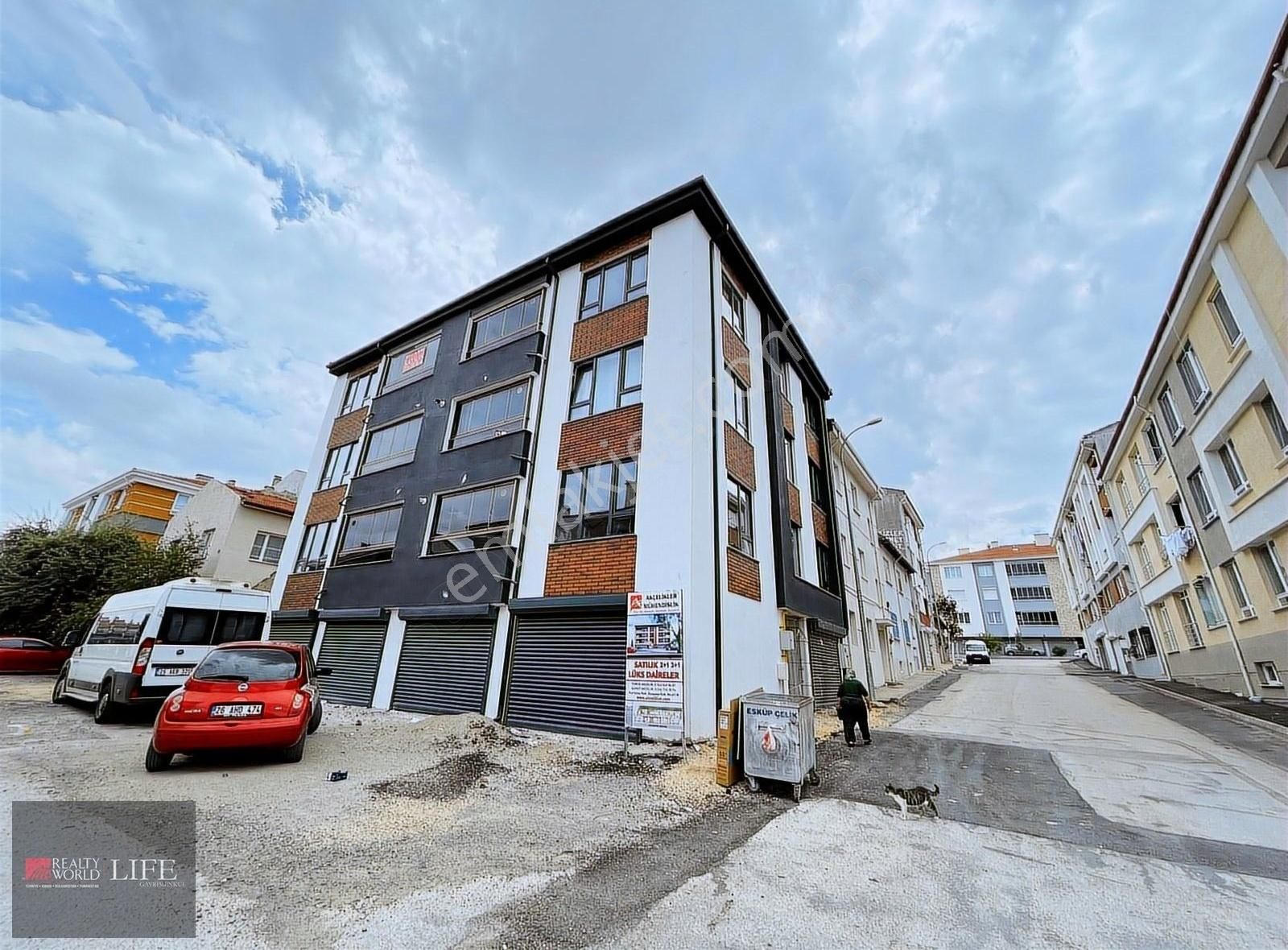 Odunpazarı 71 Evler Satılık Daire RW LIFE// 71 EVLER MAHALLESİ VEFA SOKAK 2+1 95M2 SATILIK DAİRE