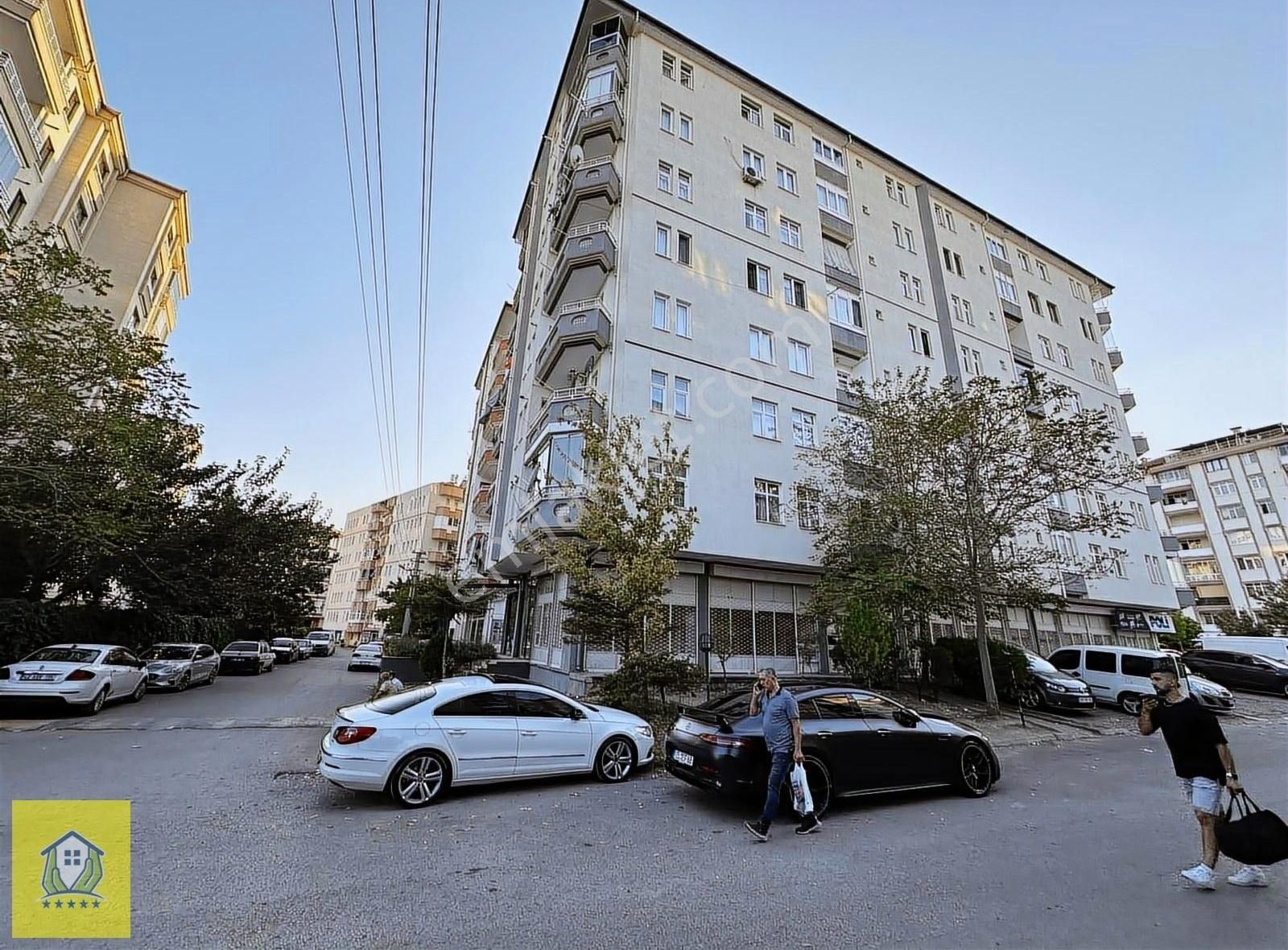 Aksaray Merkez Ereğlikapı Satılık Daire EREĞLİKAPI MAH.40 METRELİK YOL YANI KAT:2 3+1 ASANSÖRLÜ GÜNEY