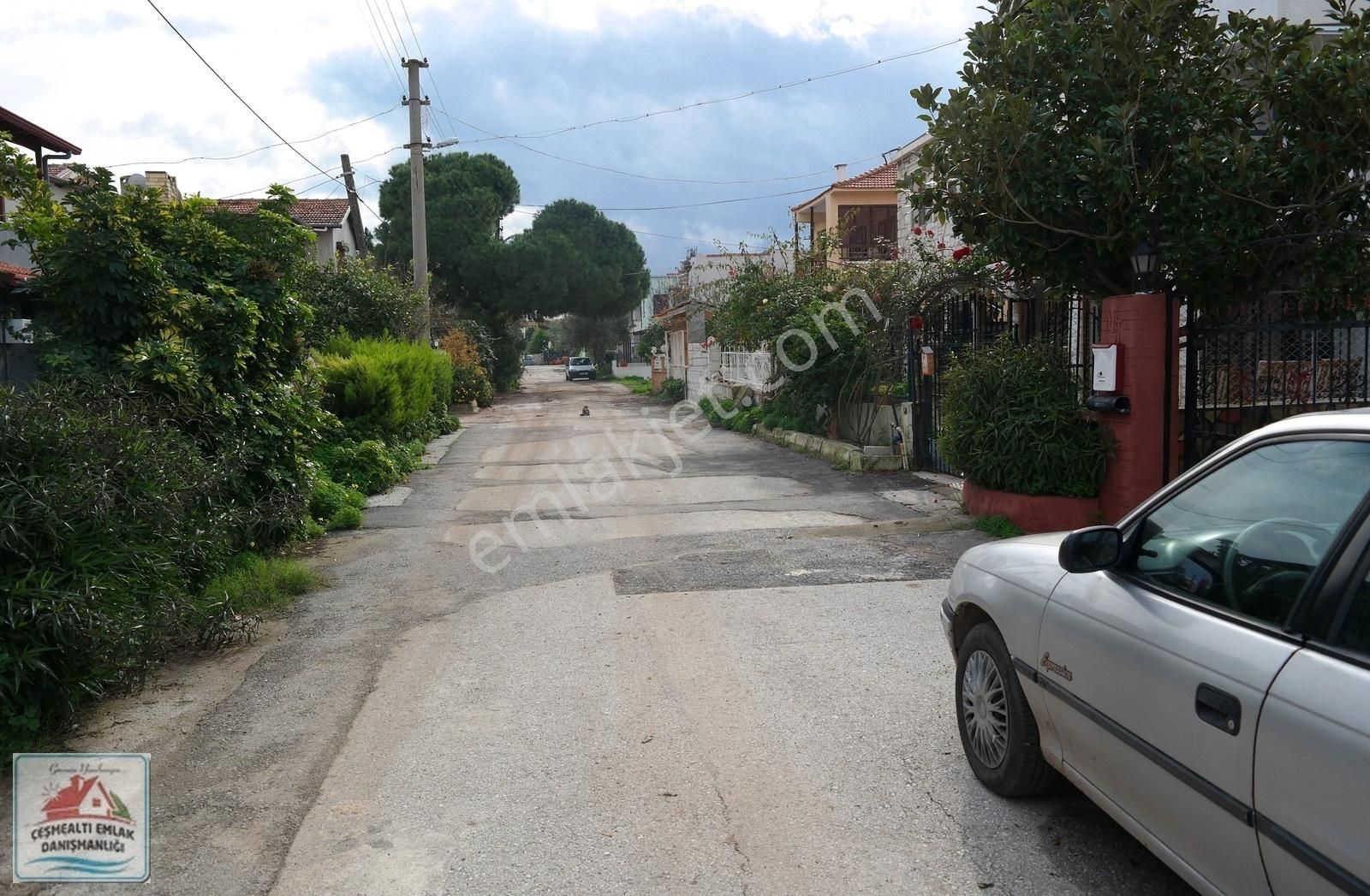 İzmir Urla Satılık Yazlık Çeşmealtı,Güvendik mah.merkezde satılık ev.