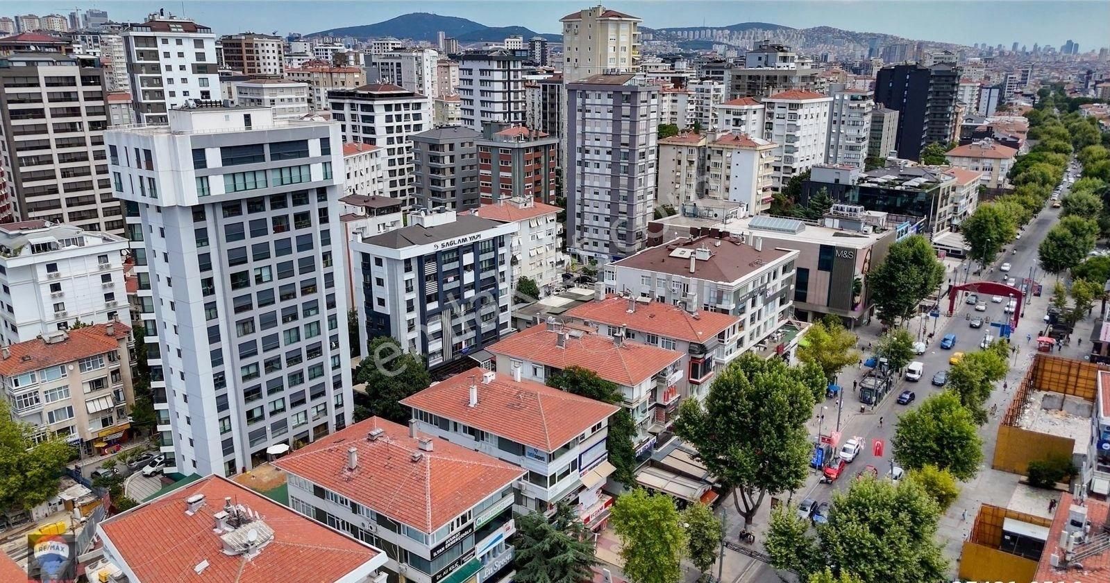 Kadıköy Suadiye Satılık Daire ŞAŞKINBAKKAL'DA CADDE'YE CEPHELİ VE 2. BİNADA İŞ YERİNE UYGUN 3+1 DAİRE