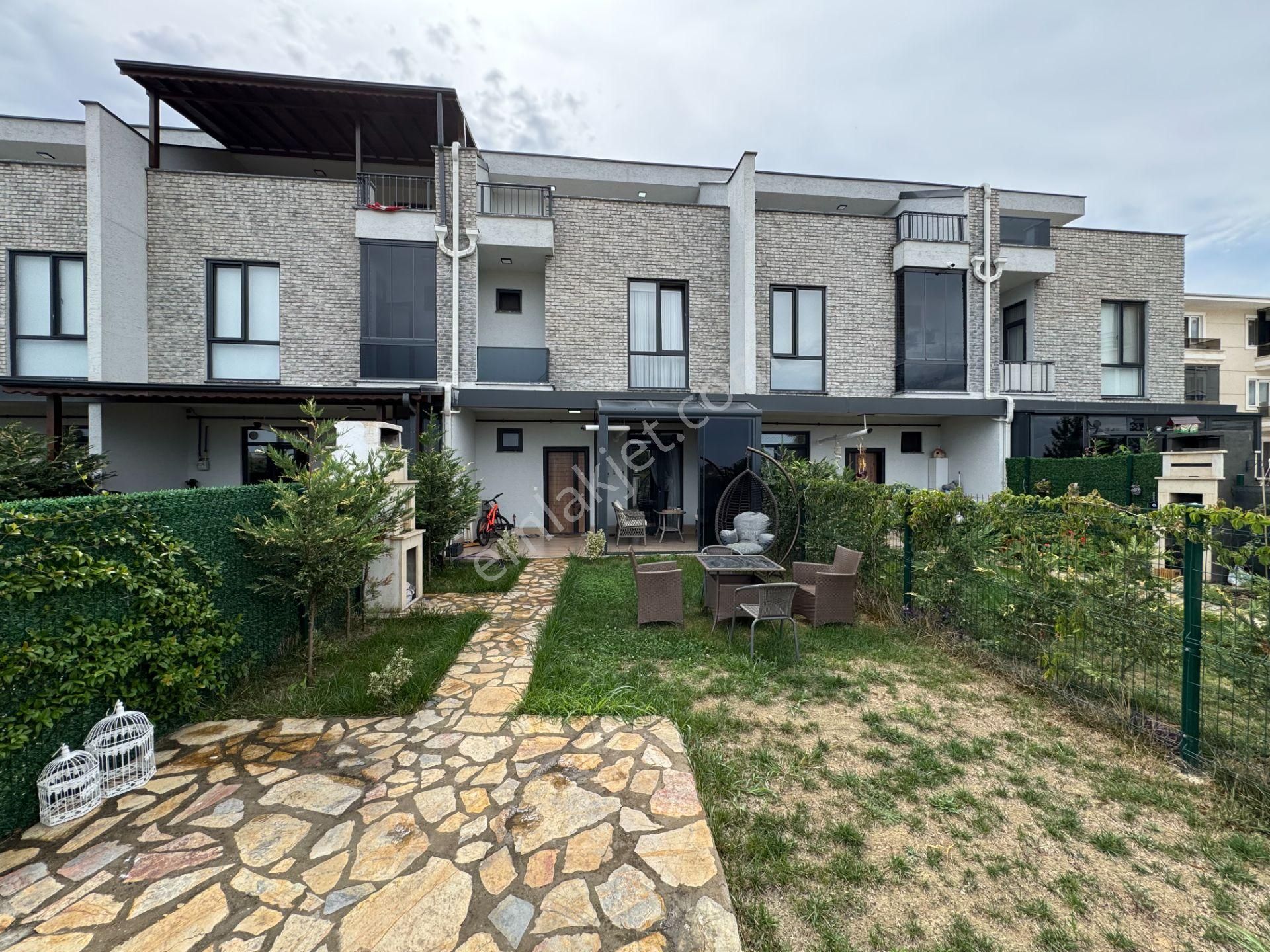 Serdivan Yazlık Satılık Villa Yazlık Mh.de Satılık 4+1 Modern Mimari Tripleks Villa