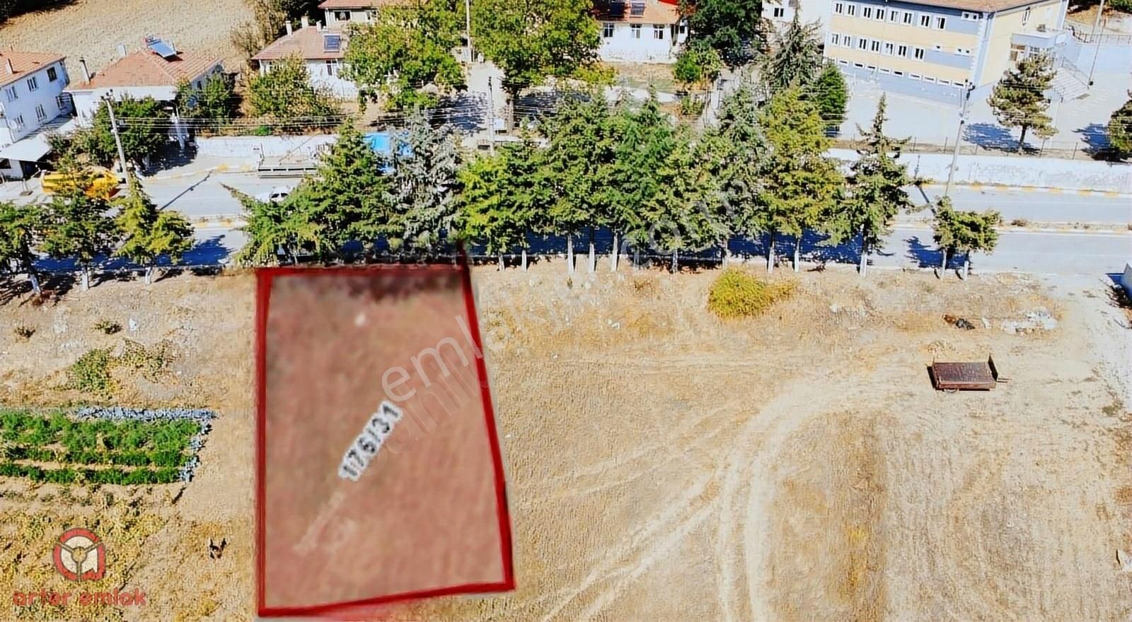 Sındırgı Yüreğil Satılık Konut İmarlı Arter Emlak'tan Sındırgı Yüreğil'de Satılık Köşe Parsel 580 M²