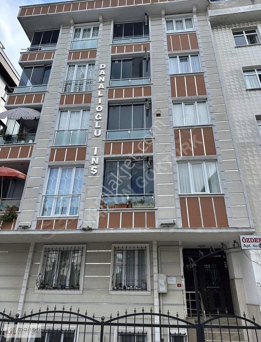 Eyüpsultan Karadolap Kiralık Daire Maıson Alış Veriş Merkezlerine Yakın Eşyalı 1+1 Kiralık Daire