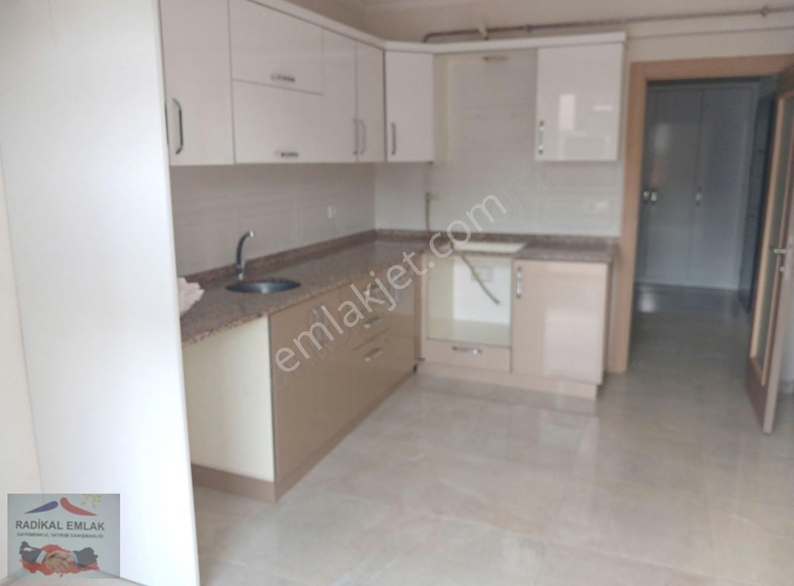 Adapazarı Yenigün Satılık Daire MERKEZDE 3+1 SALON 140M2 SİTE İÇİ GÜVENLİKLİ SATILIK DAİRE