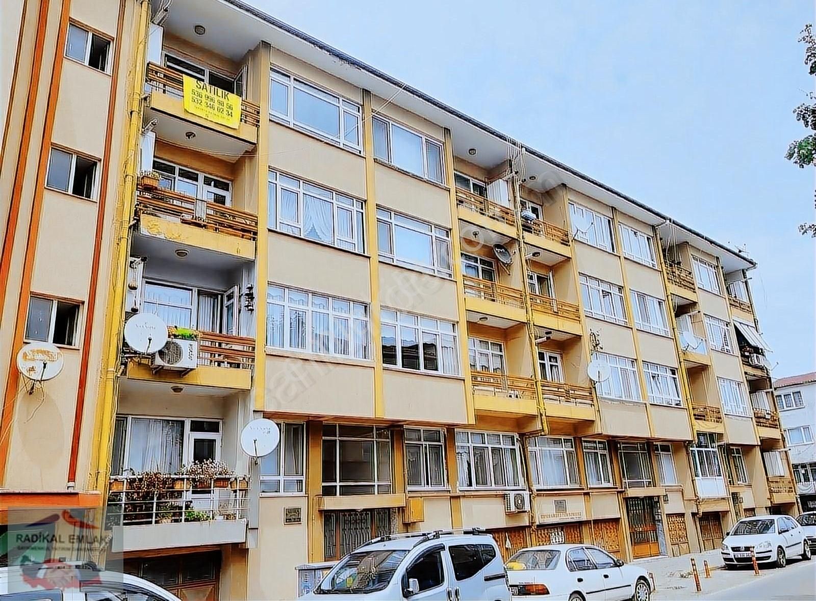 Adapazarı Orta Satılık Daire Merkezde site içinde 3+1 salon 145m2 otoparklı satılık daire