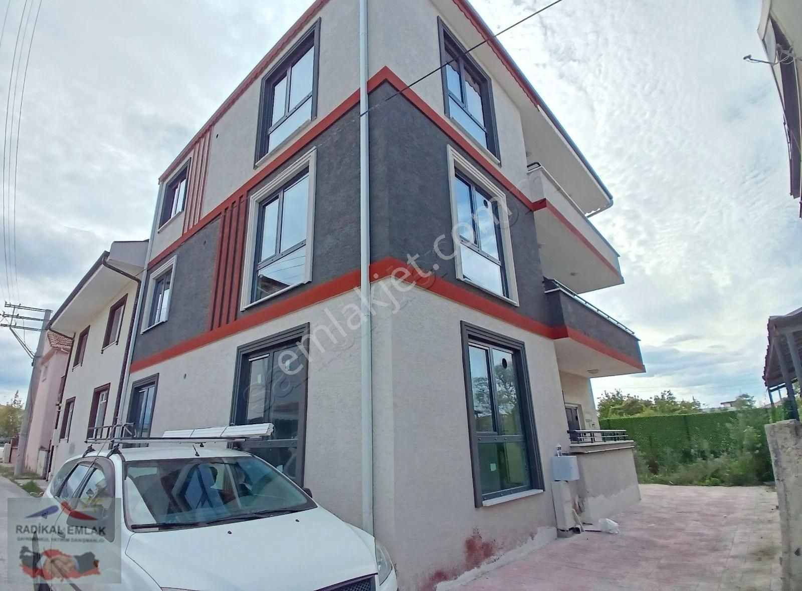 Erenler Bağlar Satılık Daire ERENLER BAĞLAR MAH.3+1 YERDEN ISITMALI SATILIK DAİRE