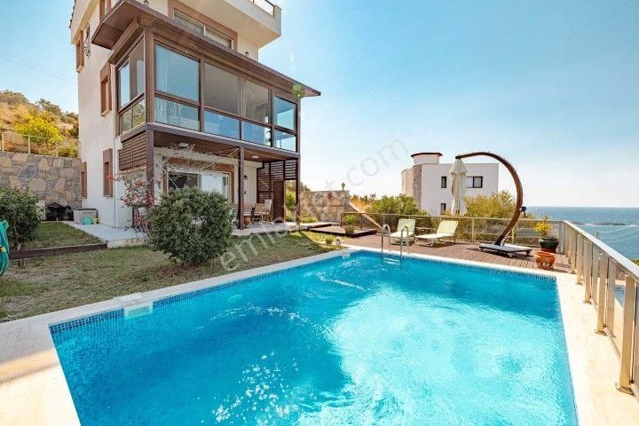 Milas Boğaziçi Satılık Villa  Boğaziçi Gülorko Sitesi'nde Denize En Ön Sıra Müstakil Villa