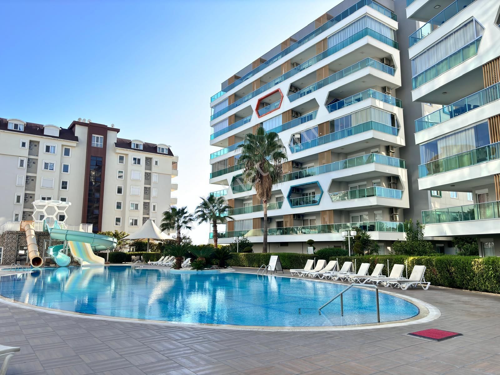 Alanya Avsallar Satılık Daire  Alanya'nın Avsallar Mahallesinde Satılık 4+1 Eşyalı Duplex Daire