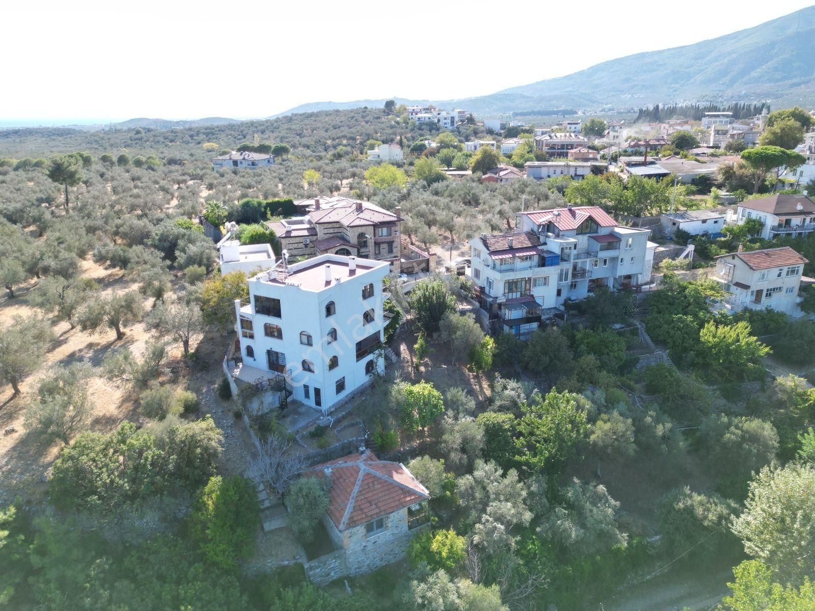 Sabri Pınarbaşı'dan Kızılkeçili'de Satılık 1400m2 Arsa İçinde Müstakil Ev