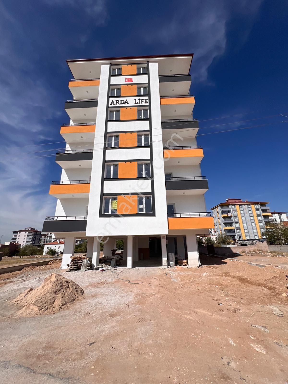 Niğde Merkez İlhanlı Satılık Daire  CM EMLAKTAN İLHANLI MAH. GARAJ ÜZERİ 1.KAT 3+1 ODA SATILIK DAİRE