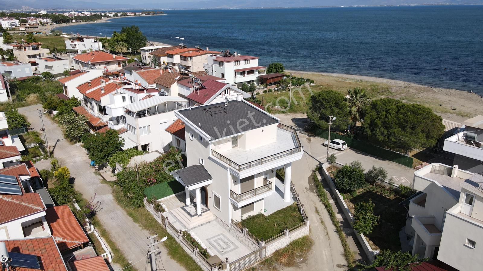 Edremit Güre Satılık Villa  GÜRE DE DOĞANIN GÜZELLİĞİ VE MODERN KONFORUN BULUŞMASI 4+1 VİLLA