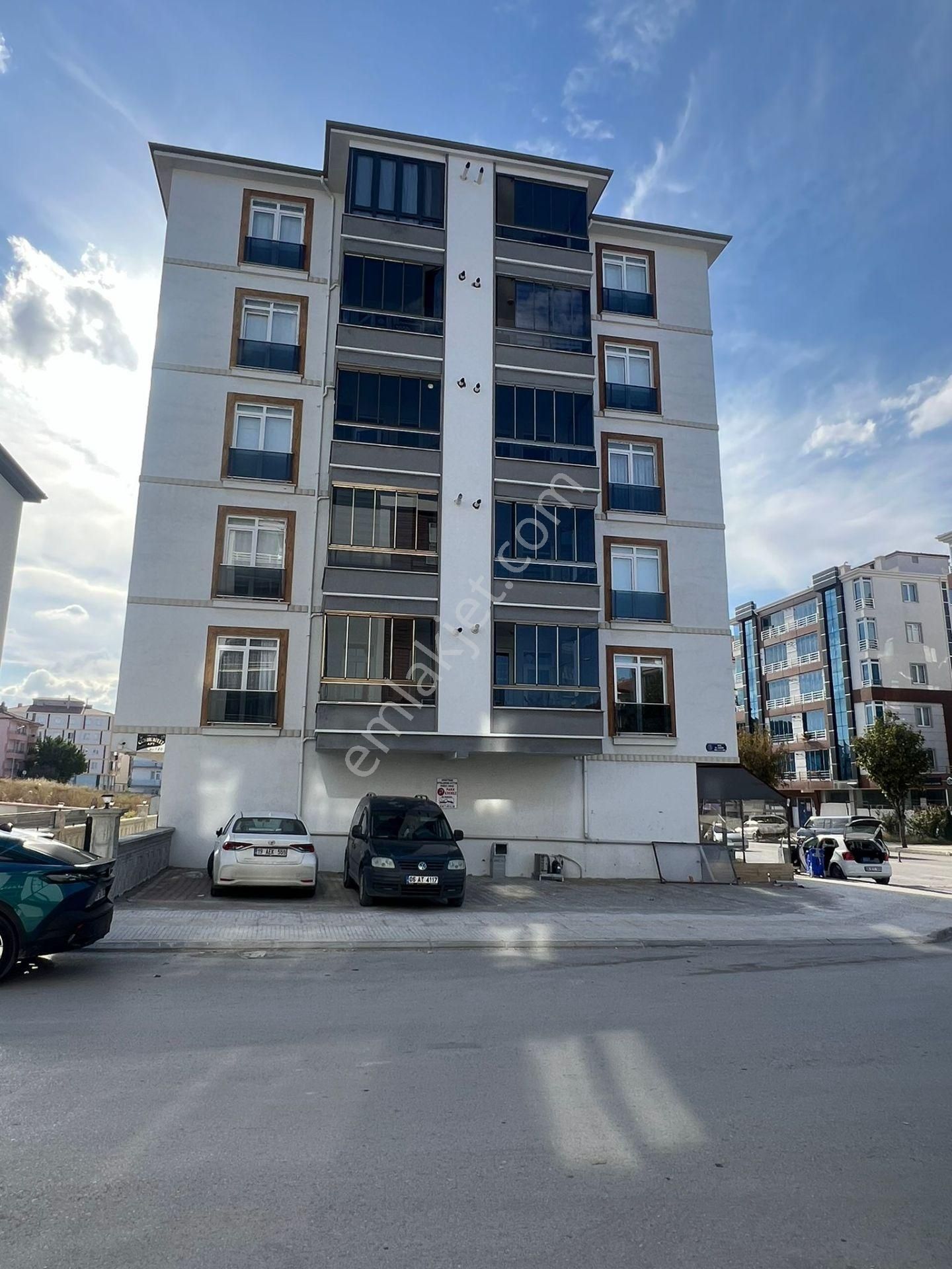 Çorum Merkez Kale Satılık Daire  ARKADAŞ EMLAKTAN  ATA CAD NAR GROS ÜSTÜ SATILIK 3+1  DAİRE 