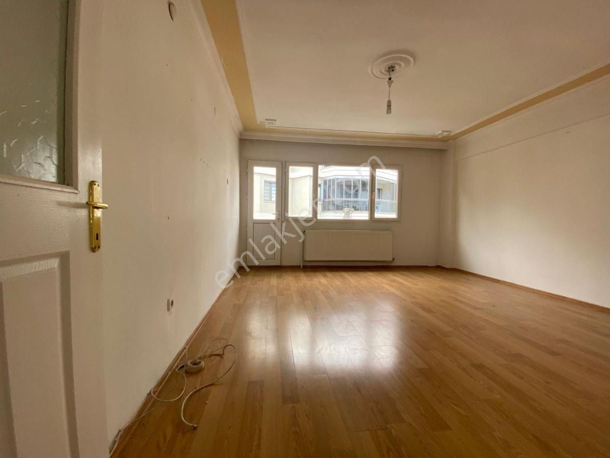 Karabağlar Refet Bele Satılık Daire SATILIK REFETBELE MAHALLESİN'DE 3+1 120 M2 ARA KAT DAİRE.