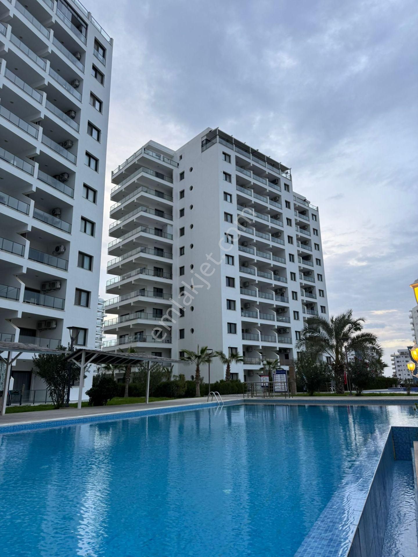 İskele Merkez Satılık Daire İskele Long Beach Caesar Resort Sitesinde Deniz Manzaralı, Full Eşyalı, Satılık 4+1 Penthouse