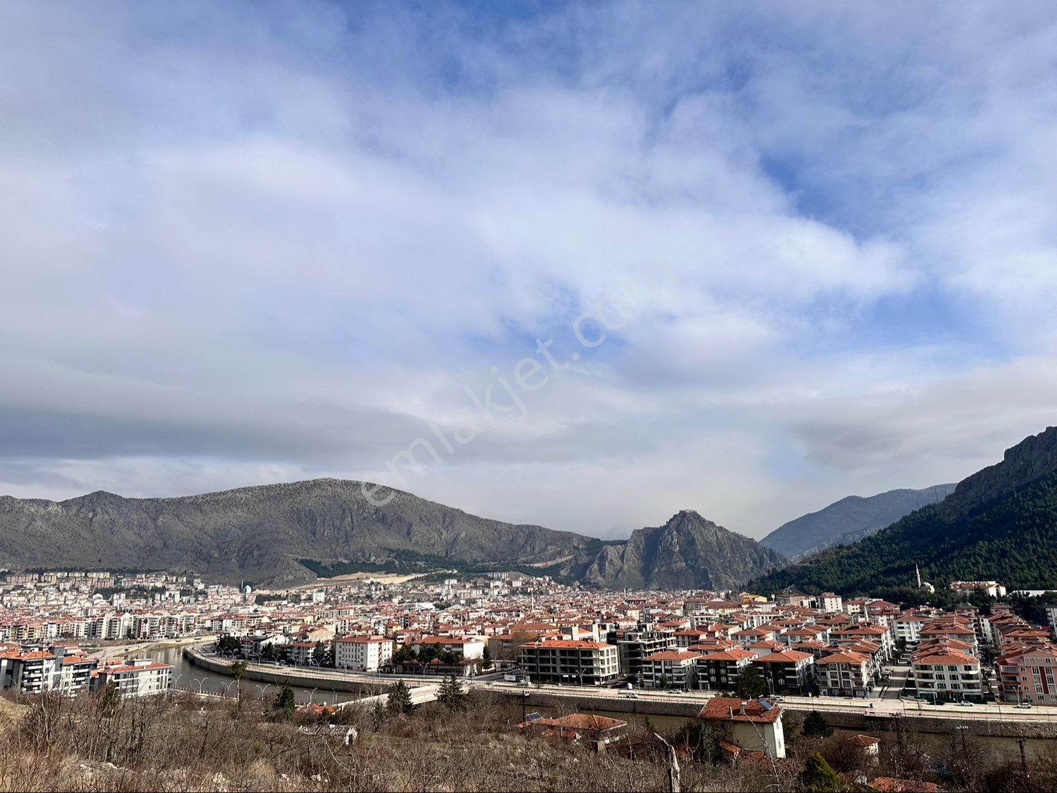 Amasya Merkez Akbilek Kat Karşılığı Konut İmarlı Eşsiz amasya manzaralı önü kapanmayan kat karşılığı arsa