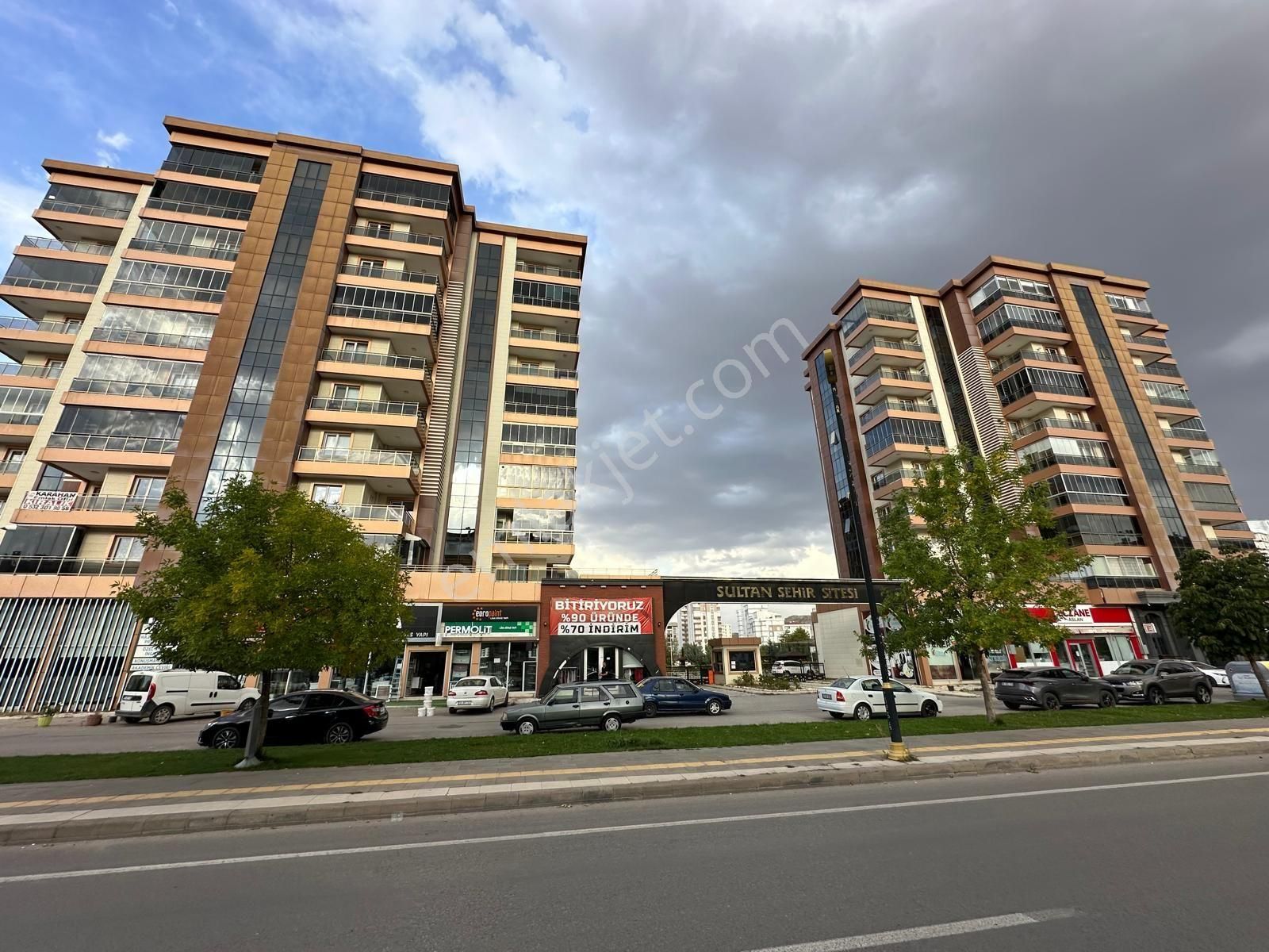 Sivas Merkez Kardeşler Kiralık Daire KARAHAN EMLAK'TAN KARDEŞLER MAHALLESİ. BAĞDAT CADDESİNDE KİRALIK LÜX DAİRE : 23.000₺