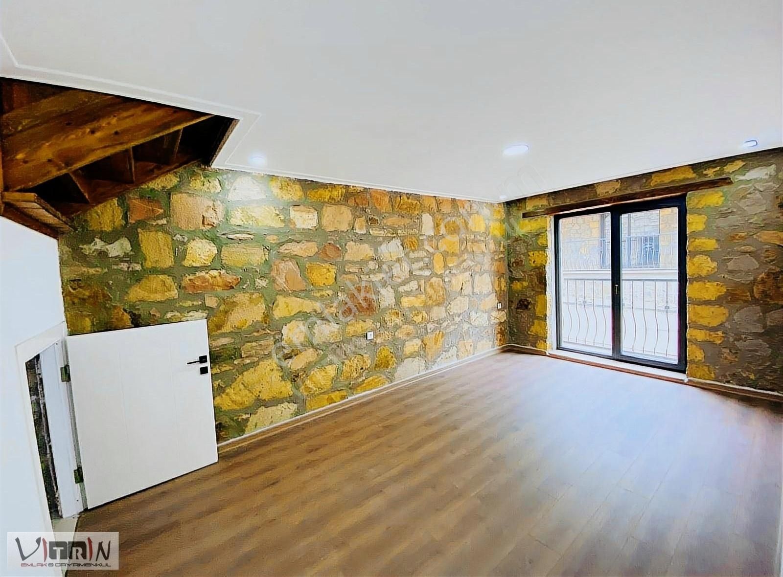 Vitrinden Oksijen Cennetinde Emsalsiz Taş Ev - Görsel 5