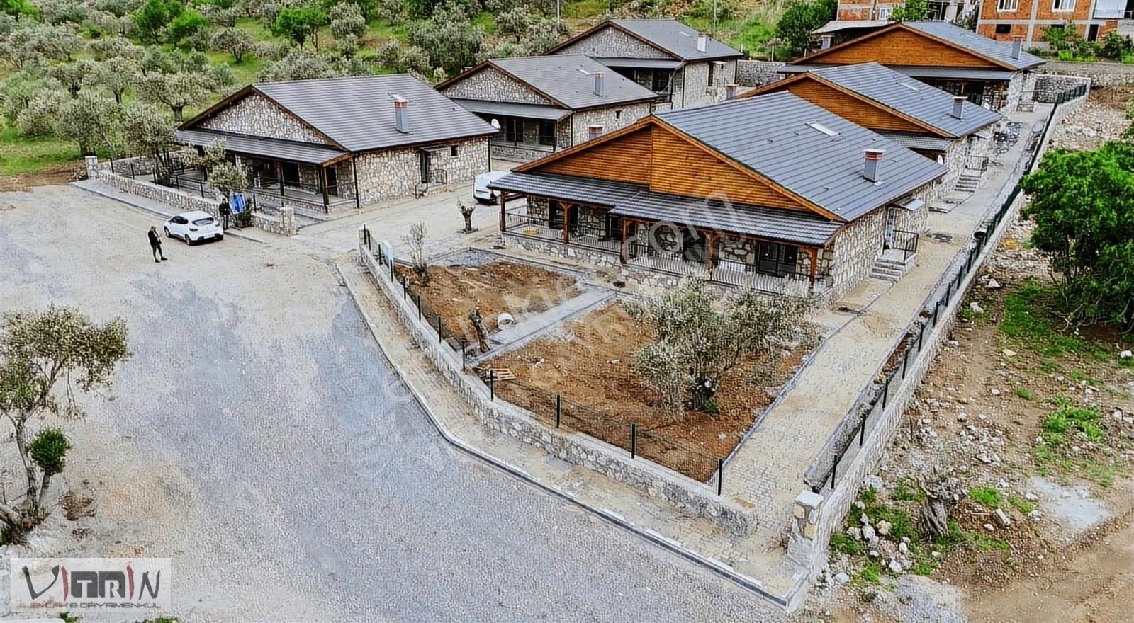 Vitrinden Oksijen Cennetinde Emsalsiz Taş Ev - Görsel 2