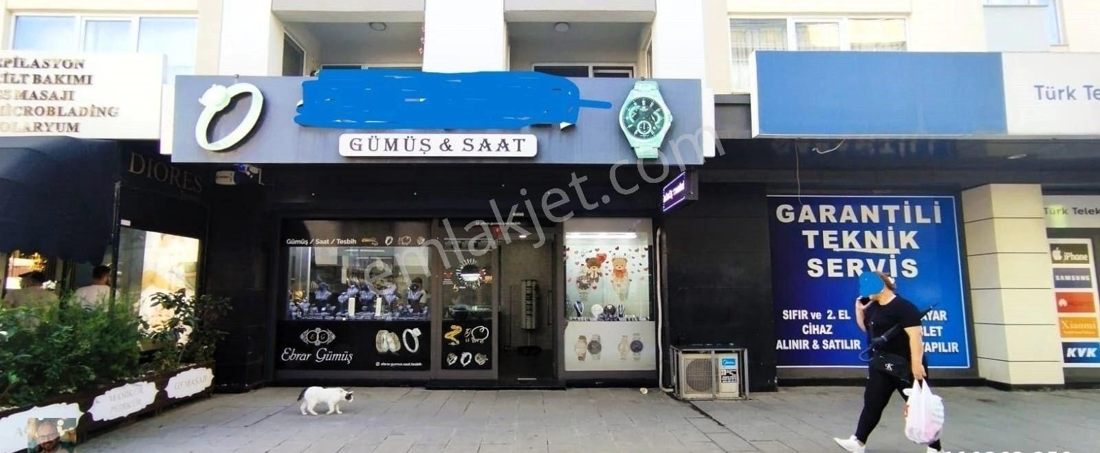 Çekmeköy Sultançiftliği Satılık Dükkan & Mağaza Çekmeköy Sultanmurat Caddesinde 3 Kat Depolu Satılık Dükkan