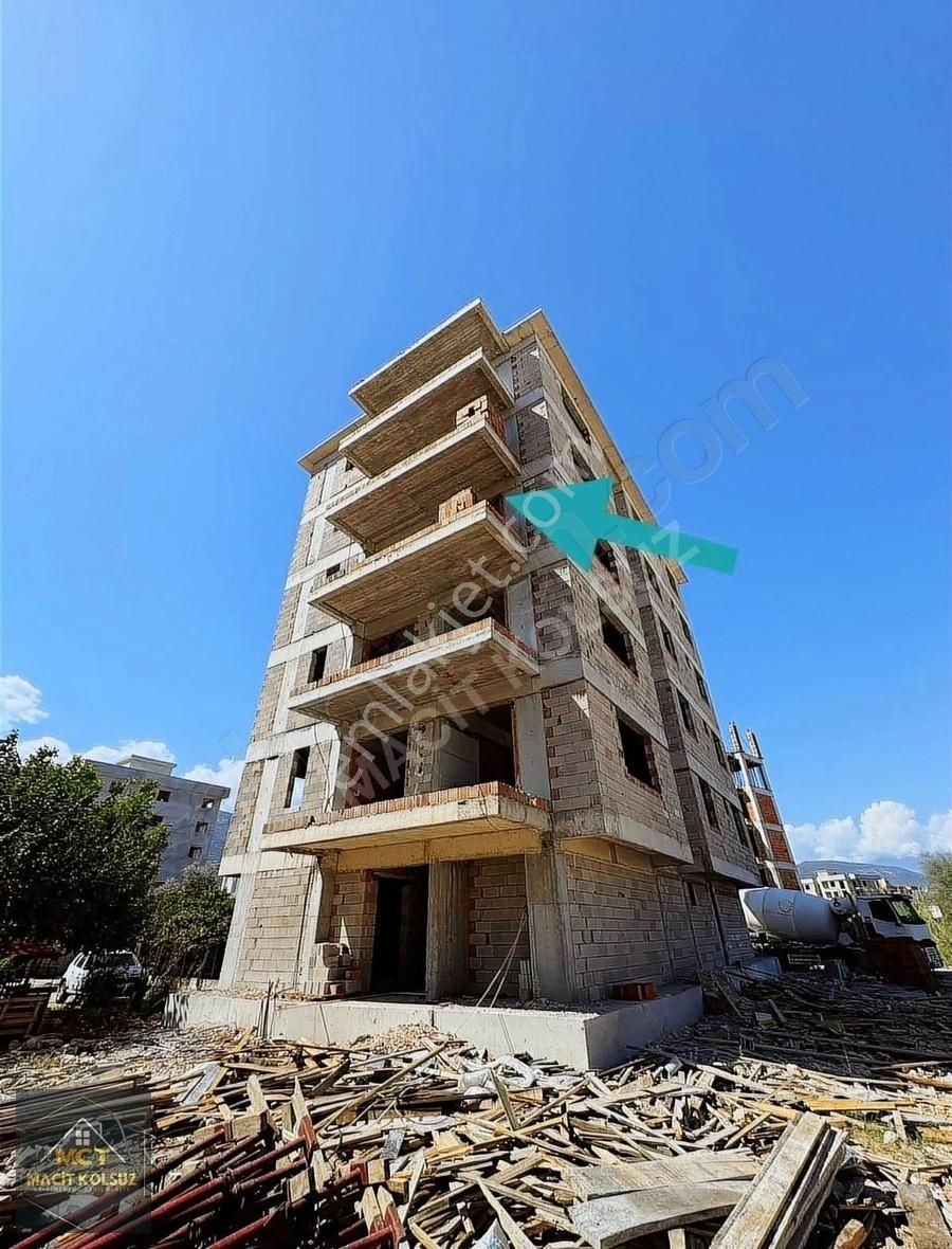 Finike Kum Satılık Daire DENİZE VE ELMALI YOLUNA YAKIN ARA KAT 2+1 SATILIK DAİRE