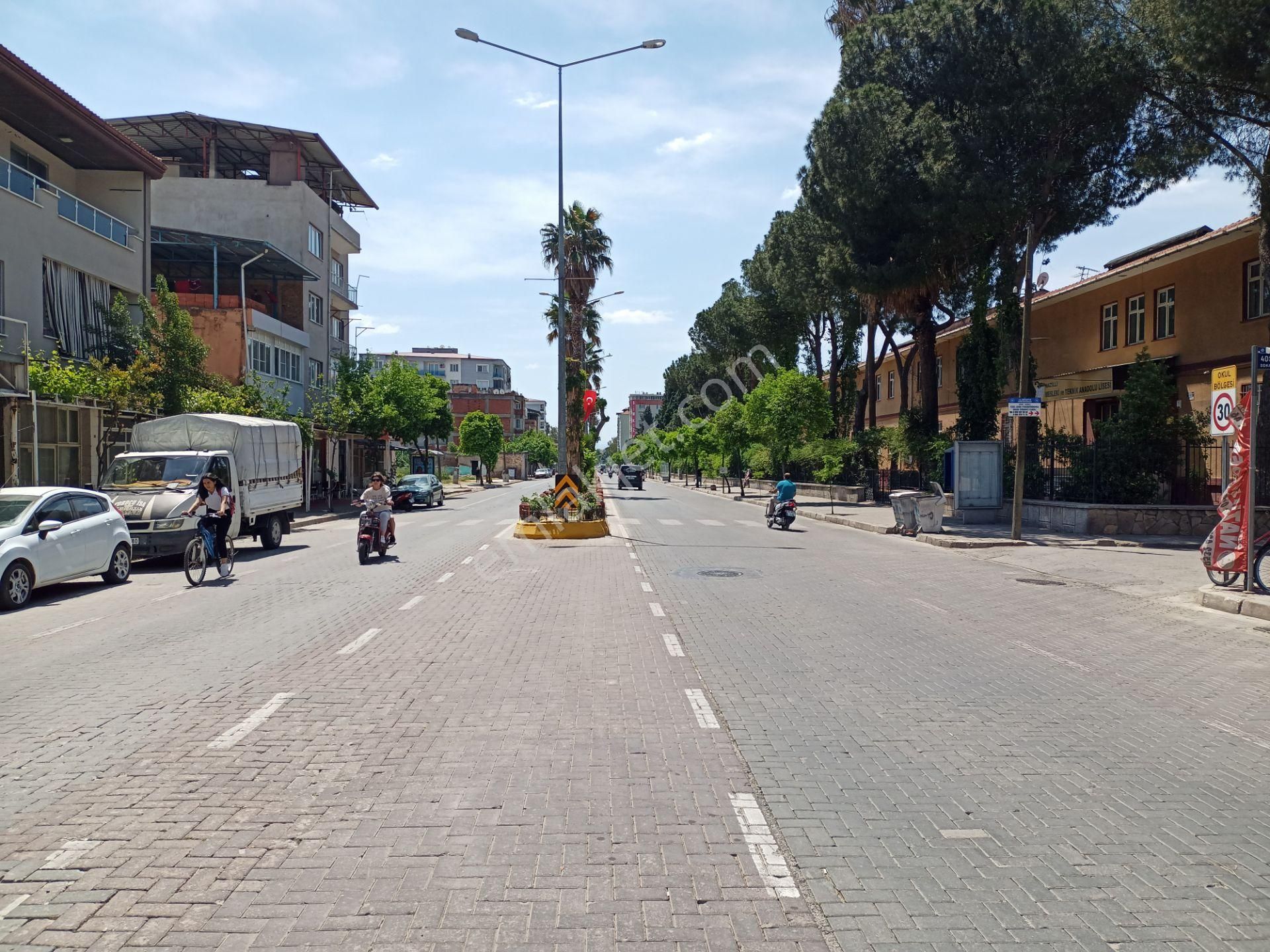 Liderden Sümer Hürriyet Caddesi Üzeri 12m2 Büro&ofis