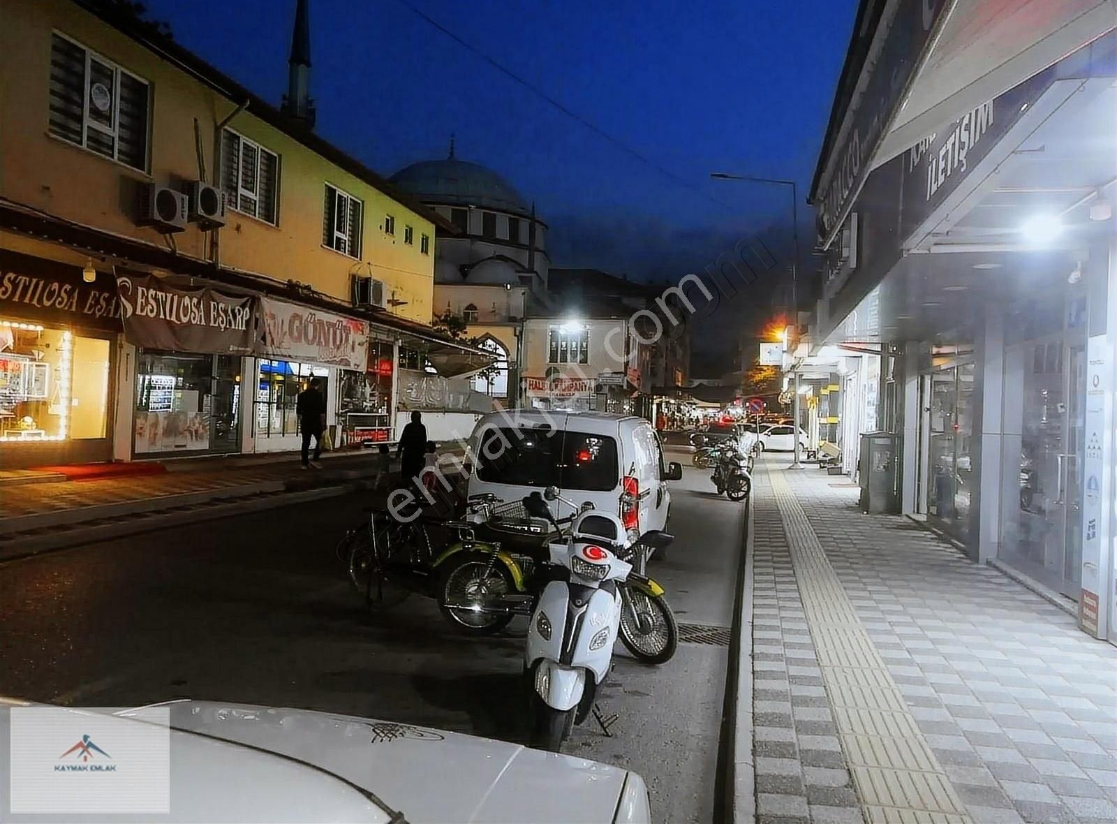 Akyazı Ömercikler Satılık Dükkan & Mağaza Akyazının En İşlek İnsan Yoğunlunun Olduğu Cadde Satılık Dükkan