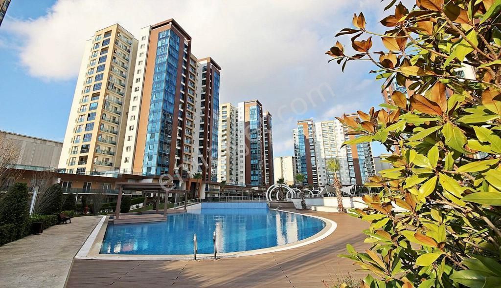 Beylikdüzü Cumhuriyet Satılık Daire Demir Romance 3,5+1 Komple Lüks Eşyalı Satılık