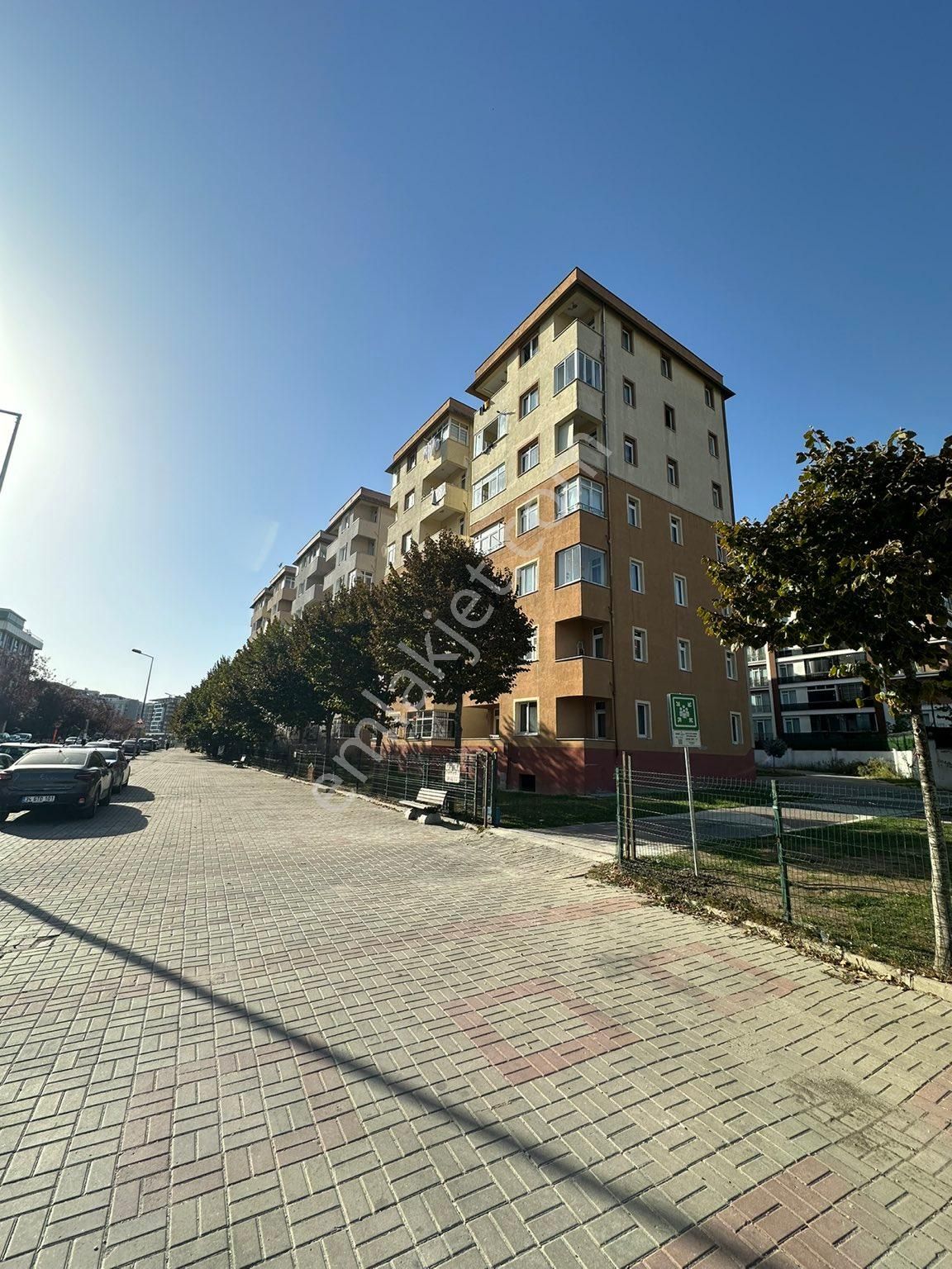 Beylikdüzü Adnan Kahveci Kiralık Daire Adnan kahveci Mahallesi’nde 3 + 1 kiralık daire