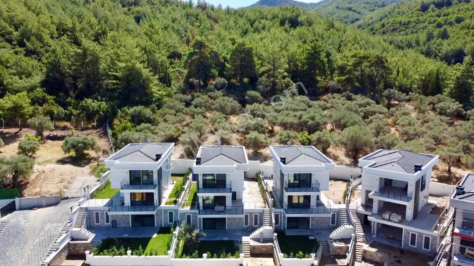 Kuşadası Davutlar Satılık Villa Ormanın İçinde, Özel Havuzlu Ve Şömineli 5+2 Villa