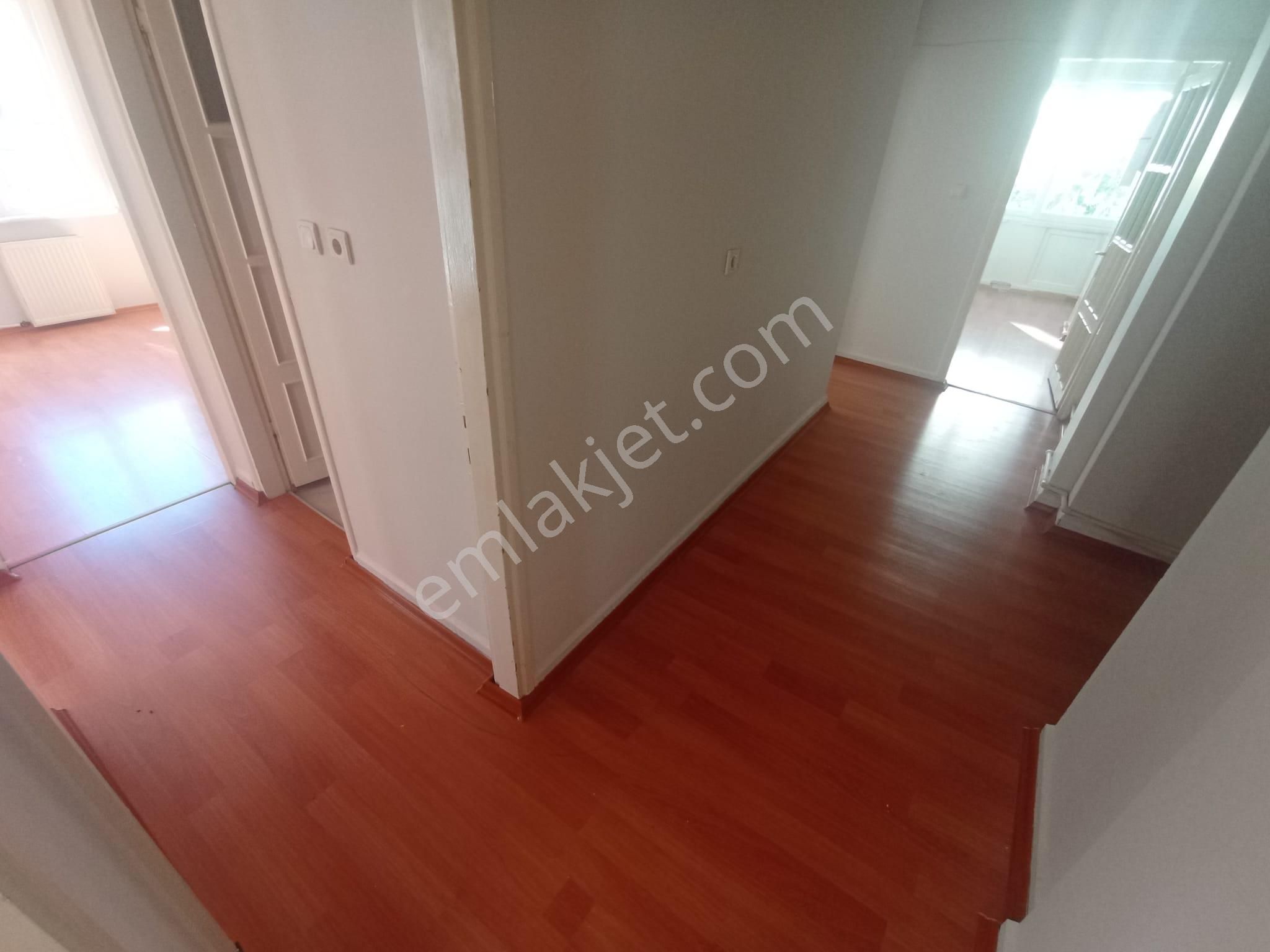 Maltepe Altıntepe Kiralık Daire  Altıntepede Minibüse 5. Binada Marmaraya 7 Dk 3+1