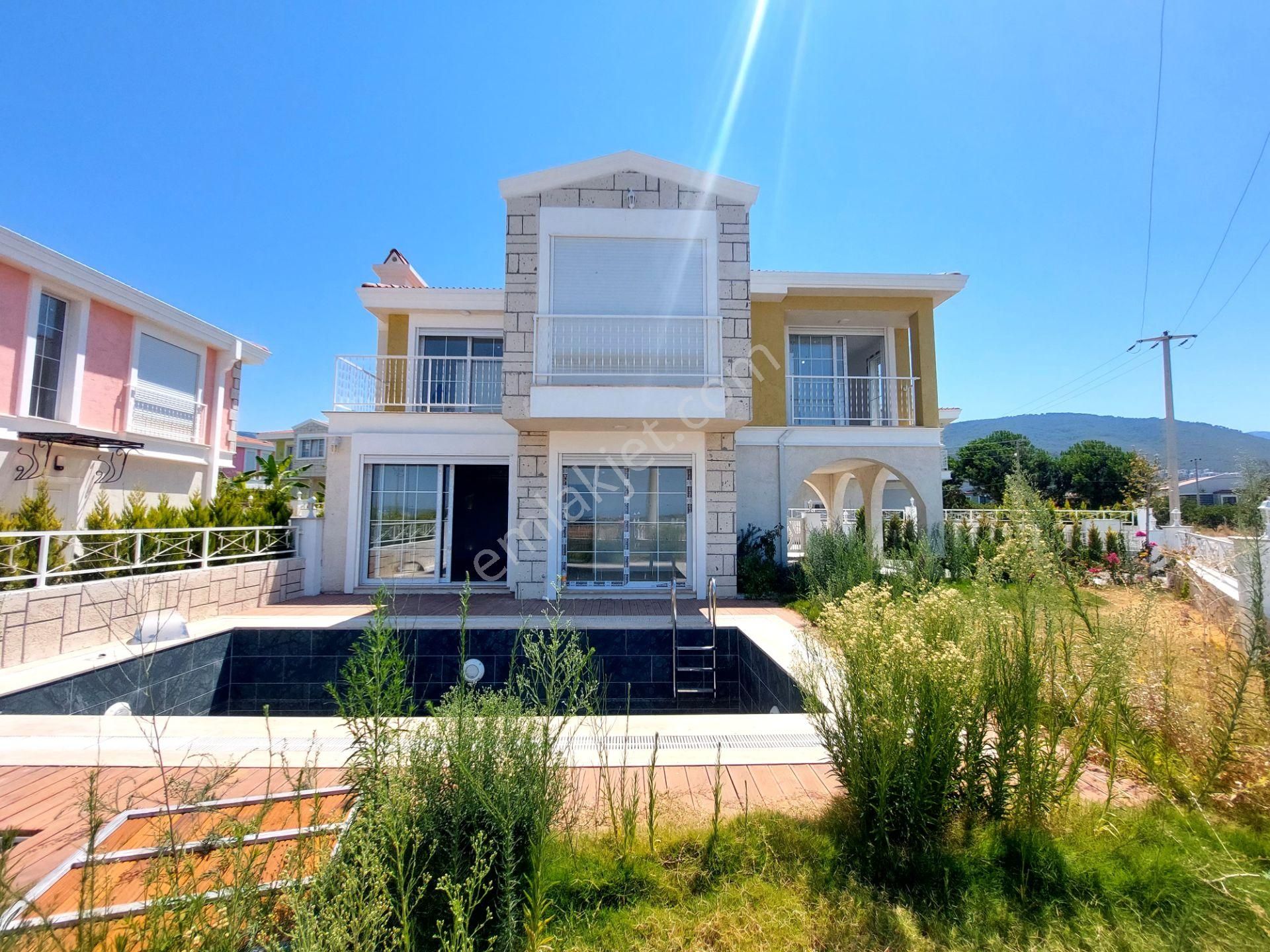 Kuşadası Davutlar Satılık Villa  ÖNÜ AÇIK, ÖZEL HAVUZLU, 4+1, ÖZEL KONSEPT VİLLA