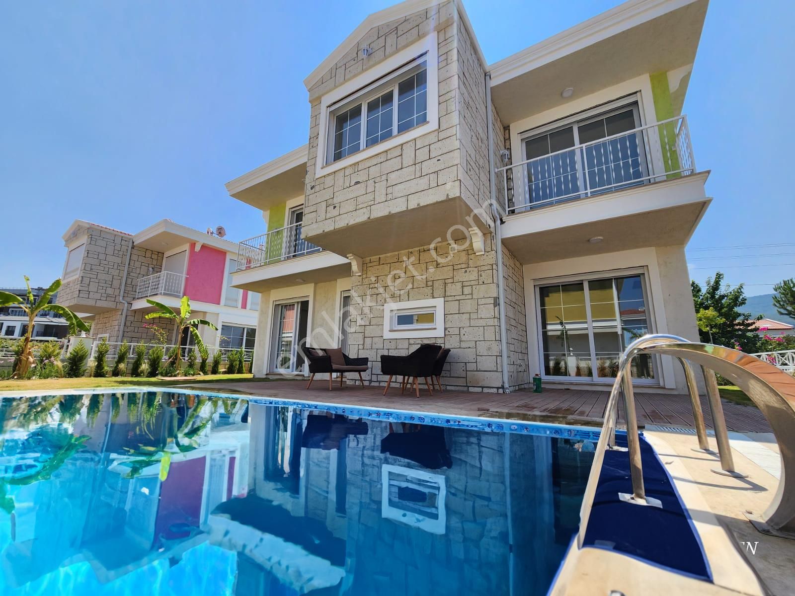 Kuşadası Davutlar Satılık Villa  REALTY WORLD'DEN 4+1 ÖZEL HAVUZLU MÜSTAKİL SIFIR VİLLA