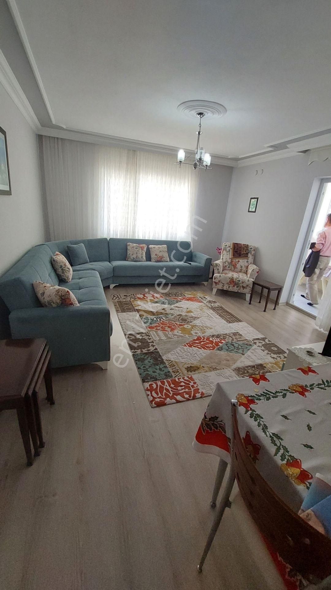 Mudanya Güzelyalı Yalı Satılık Daire  suzan emlaktan yalı mah arakat siteiçi temız  2+1 eşyalı daire