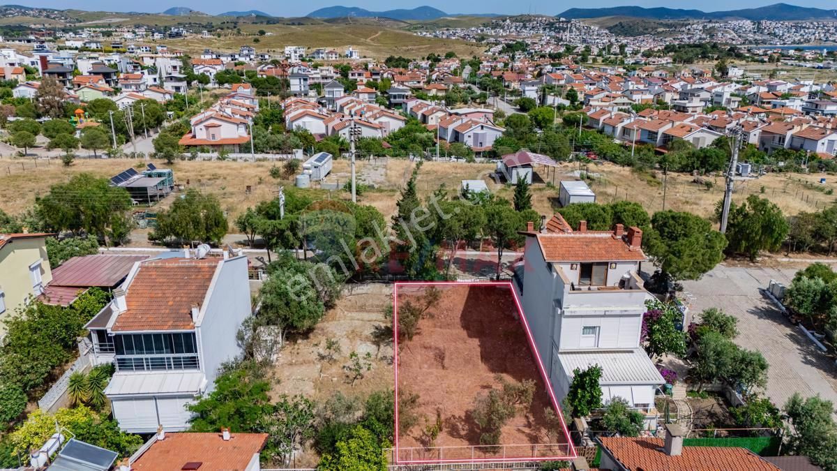 Seferihisar Hıdırlık Satılık Villa İmarlı Seferihisar Hıdırlık mah.Ar sitesinde Satılık 215 m2 İmarlı Arsa