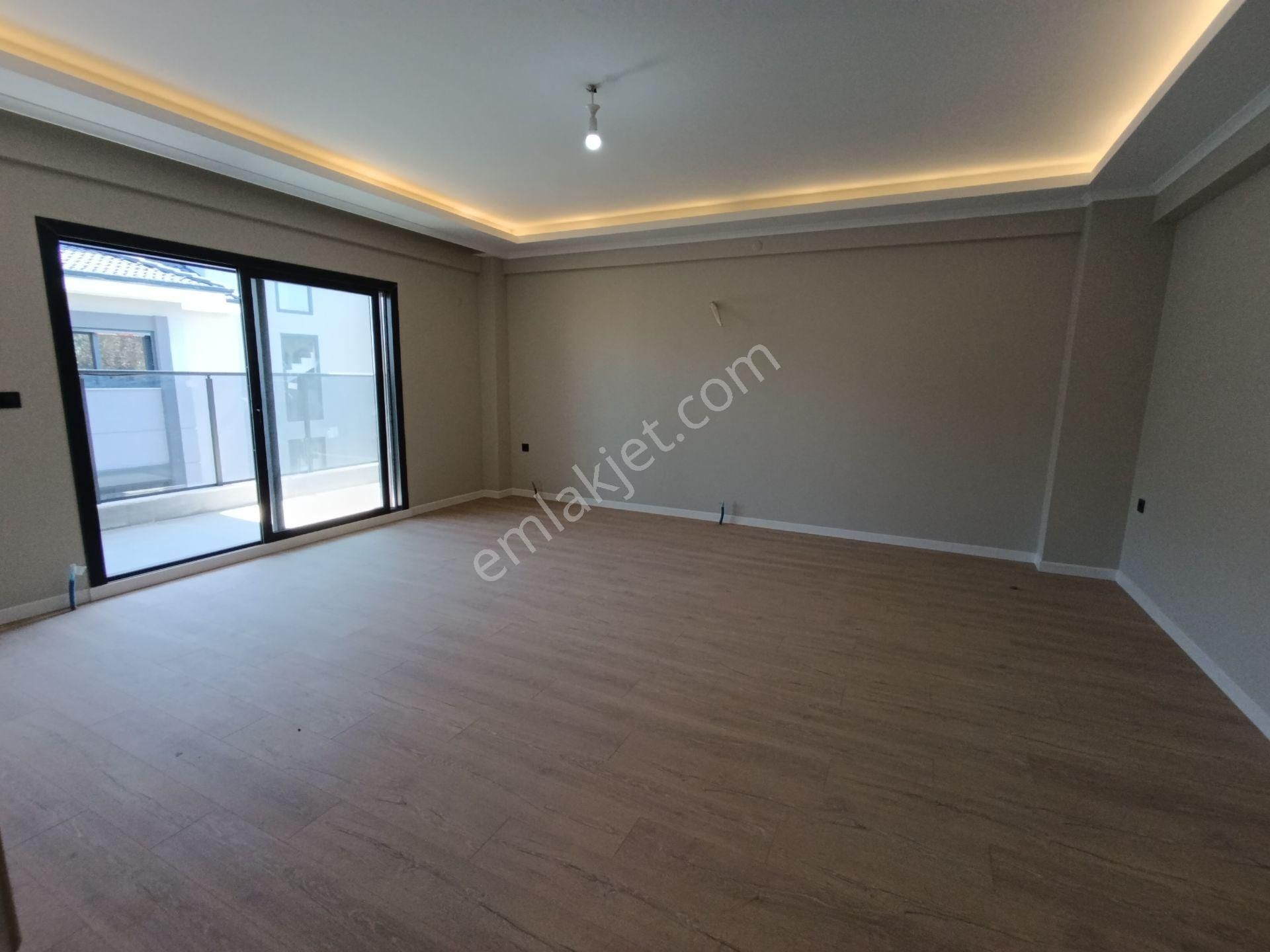 Seferihisar Camikebir Satılık Daire  Seferihisar'da Havuzlu Site İçinde ,Balkonlu 3+1 Daire | 140 m² | Ebeveyn Banyosu | Ayrı Mutfak 