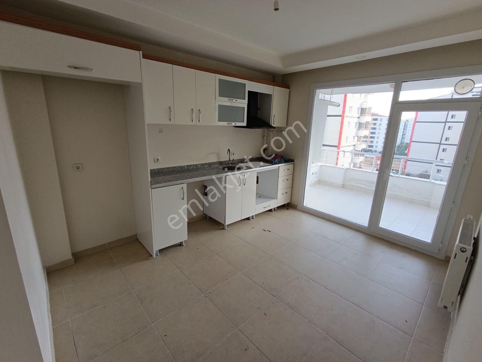 Bağlar Bağcılar Kiralık Daire Zara Gayrımenkul'den Havaalanı Işıkları Civarında Kiralık 3+1 Lüks Daire