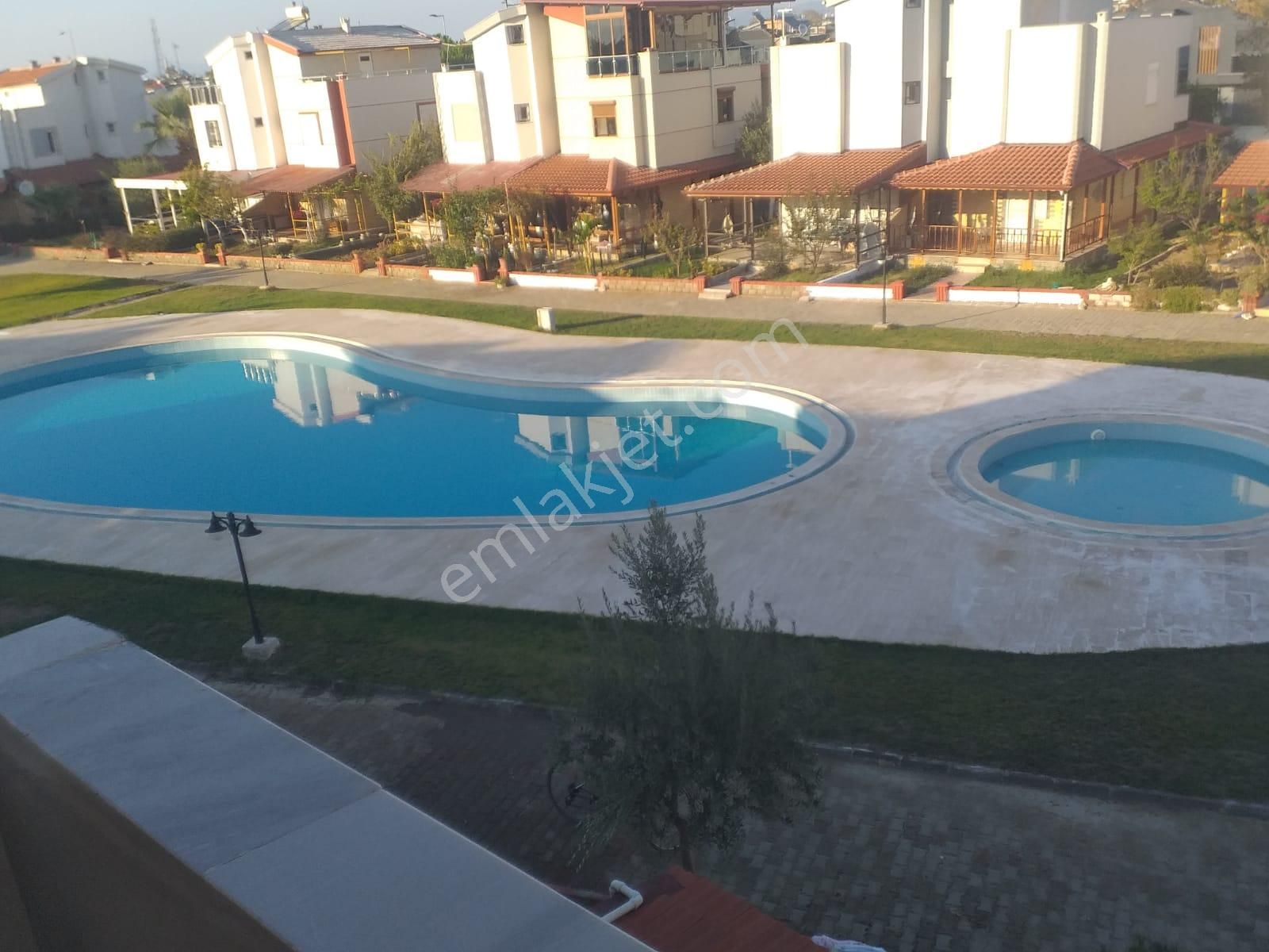 Aydın Kuşadası Satılık Yazlık  KAÇIRILMAYACAK FIRSAT!!1GÜZELÇAMLI SAHİLDE 5+1 TRİPLEX YAZLIK...