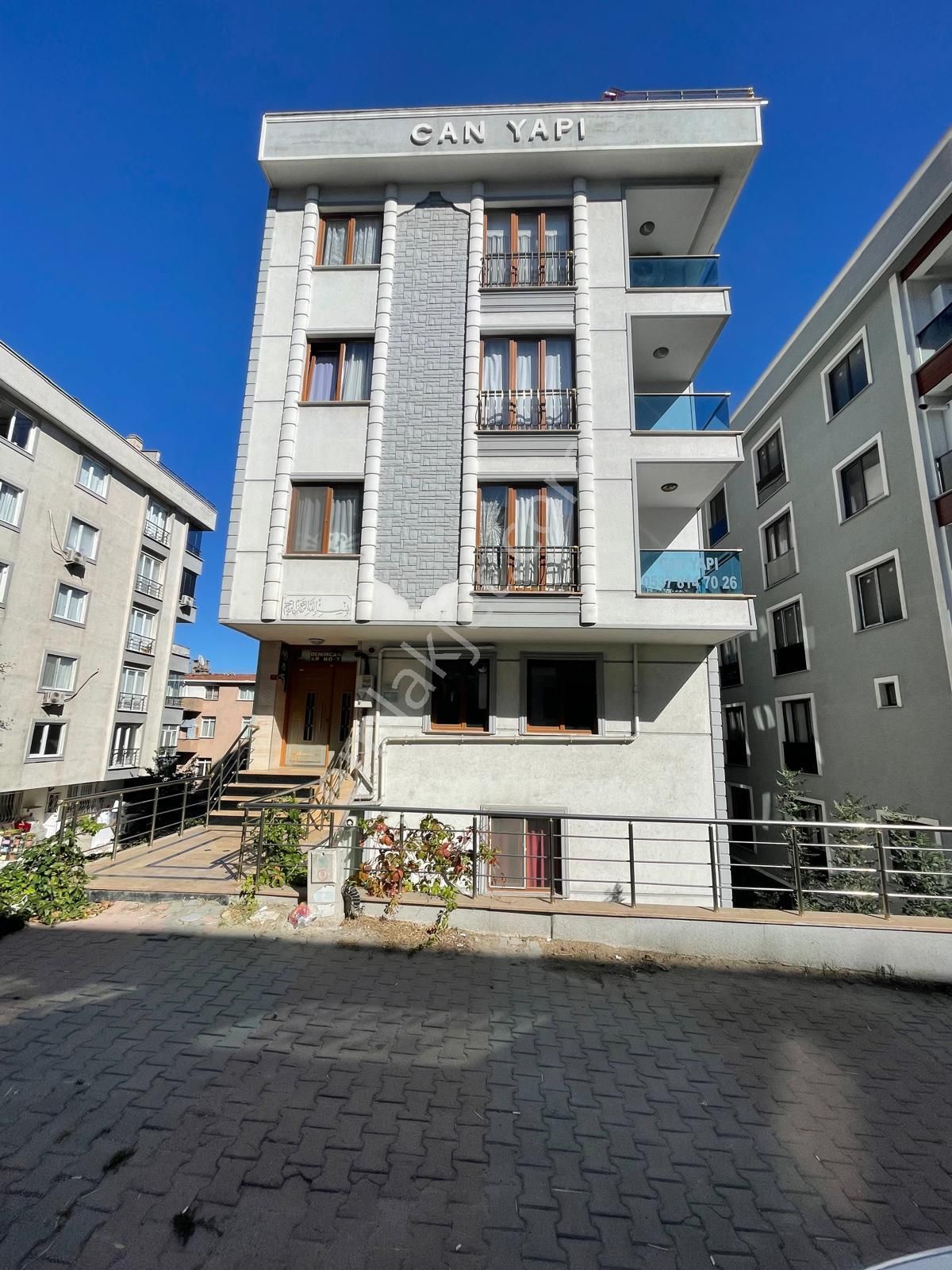 Beylikdüzü Yakuplu Satılık Daire  İSTANBUL BEYLİKDÜZÜ YAKUPLU MAH 74.SOK 2+1 FIRSAT SATILIK DAİRE