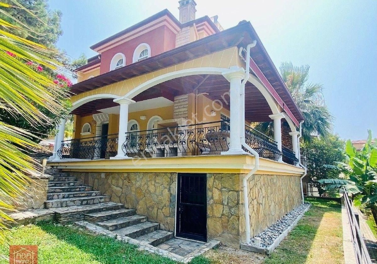 Kuşadası Türkmen Satılık Yazlık Kuşadası Soğucak Mevkinde Satılık 4+1 Deniz  Manzaralı Villa