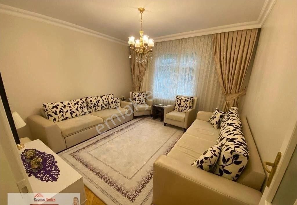 Maltepe Bağlarbaşı Satılık Daire Maltepe'de Merkezi Konumda Asansörlü 130 M2 3+1