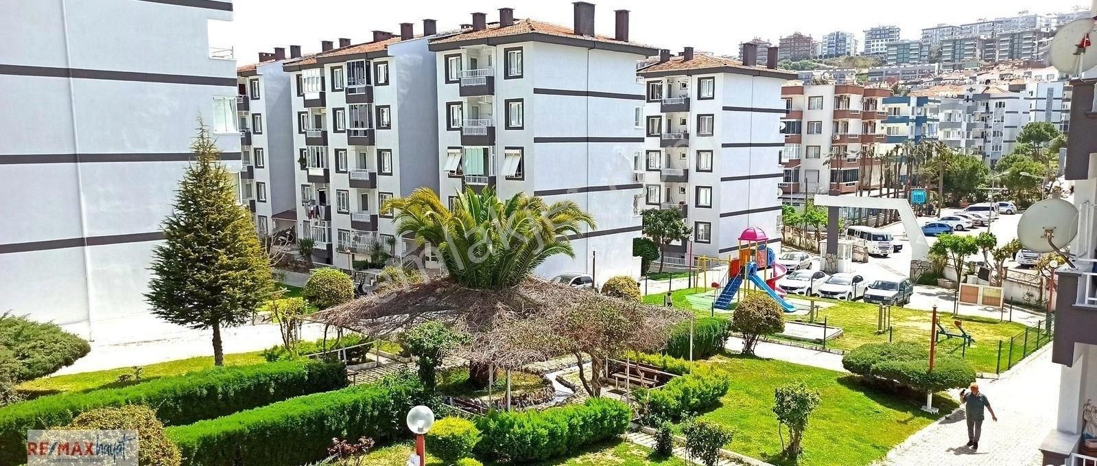 Kuşadası Hacıfeyzullah Satılık Daire Kuşadası Havuzlu Sitede Köşe Konumlu 2+1 FIRSAT Satılık Daire